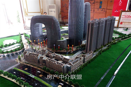福地花园3室2厅1卫124㎡，带附房19平米